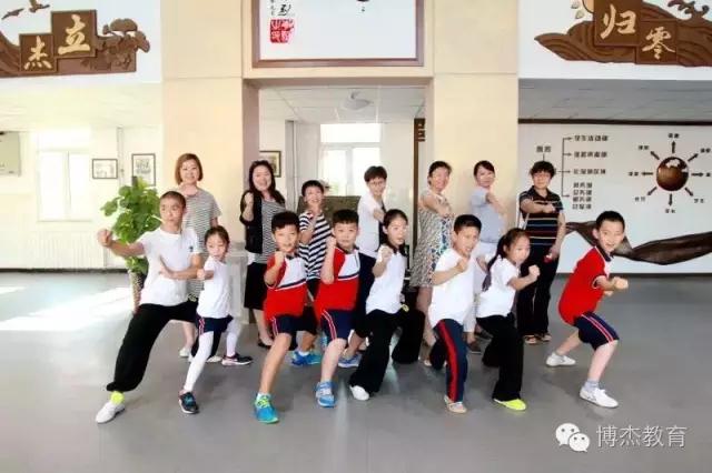 心手相牵 爱育成长--唐山博杰学校举行自主选修课家长开放日活动